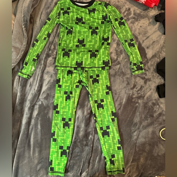 Pixel Minecraft Patterned Kids Pajama Set - Small - Picture 1 of 5